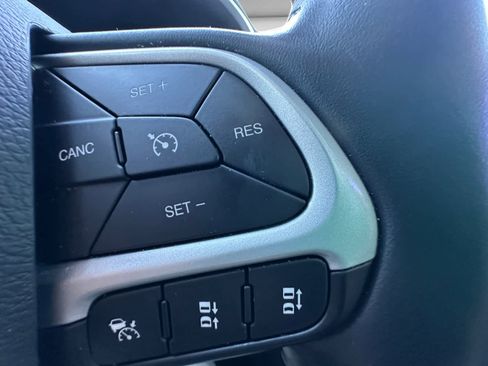 Used 2020 Jeep Compass Latitude FWD image 28