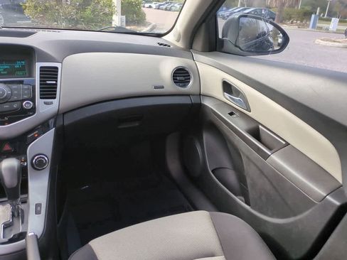 Used 2014 Chevrolet Cruze LS image 16