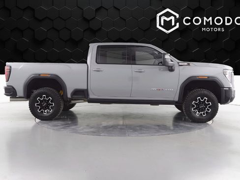 Used 2025 GMC Sierra 2500 AT4X image 2