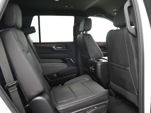 Used 2025 GMC Yukon Denali AWD/4WD image 16