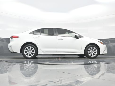 Used 2023 Toyota Corolla LE image 31