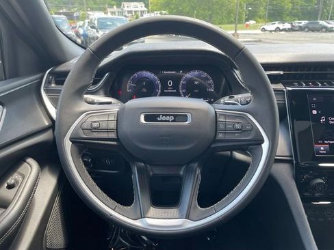 Used 2025 Jeep Grand Cherokee Laredo X AWD/4WD image 13