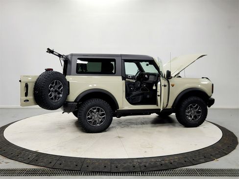 New 2025 Ford Bronco Badlands image 16