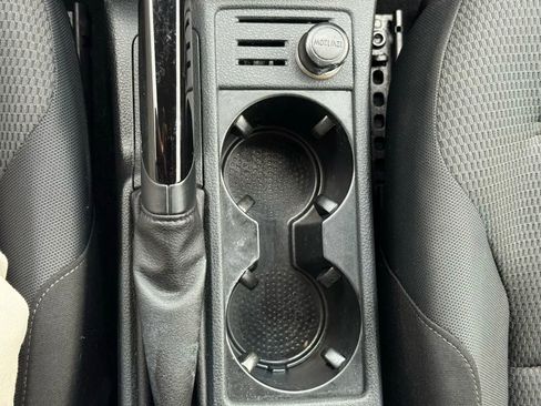 Used 2016 Volkswagen Golf S image 35