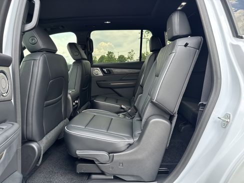 New 2026 Buick Enclave Avenir w/ Super Cruise Package FWD image 30
