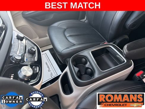 Used 2024 Chrysler Pacifica Touring-L FWD image 20