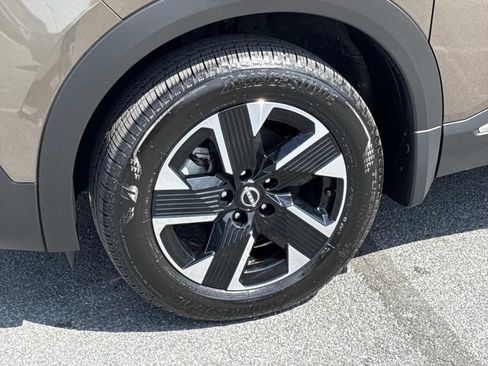 Certified 2025 Nissan Kicks SV w/ SV Premium Package AWD/4WD image 7