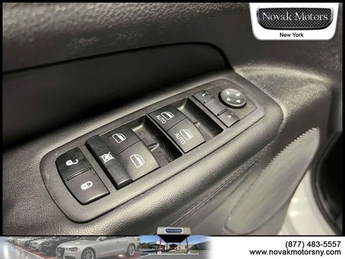 Used 2022 Jeep Grand Cherokee Laredo X image 14