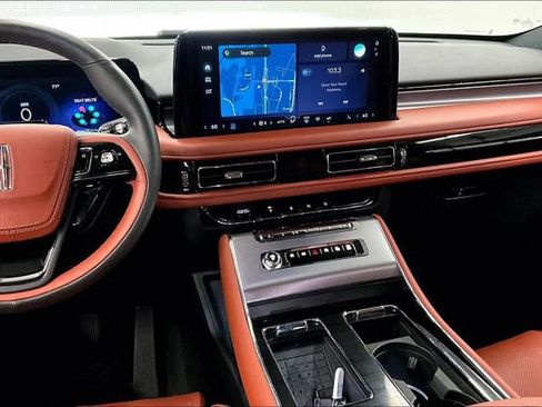Used 2025 Lincoln Aviator Reserve w/ Luxury Package AWD/4WD image 7