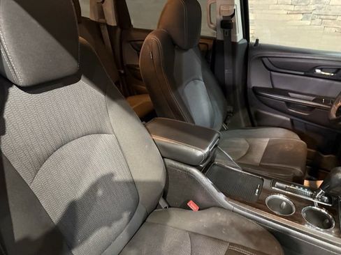 Used 2016 Chevrolet Traverse LT w/ Traveler's Package image 2