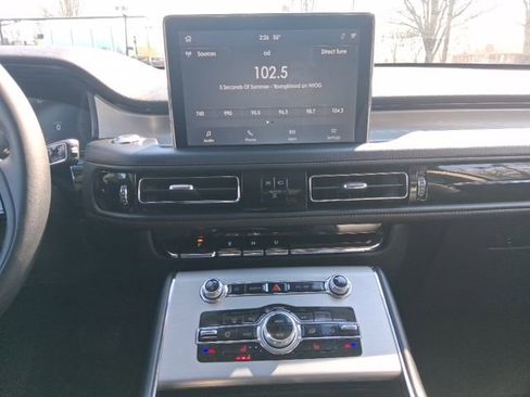 Used 2023 Lincoln Aviator AWD w/ Class IV Trailer Tow Package image 25