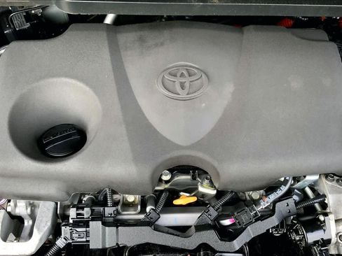 Used 2022 Toyota Sienna Platinum image 31