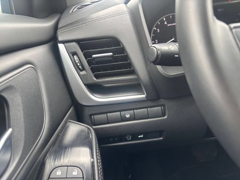 Used 2025 Nissan Rogue SV AWD/4WD image 36