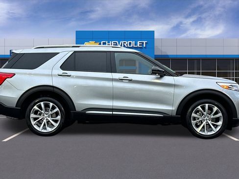 Used 2022 Ford Explorer Platinum w/ Equipment Group 601A image 3