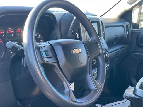 Used 2021 Chevrolet Silverado 2500 Custom w/ Custom Value Package image 5