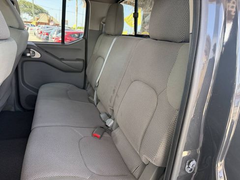 Used 2015 Nissan Frontier SV w/ SV Value Truck Package RWD image 12