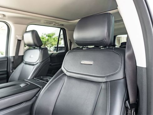 Used 2025 Ford Expedition Max Platinum AWD/4WD image 13
