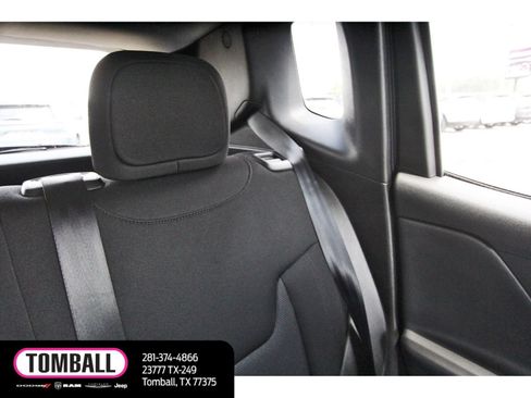 Used 2023 Jeep Renegade Latitude AWD/4WD image 12