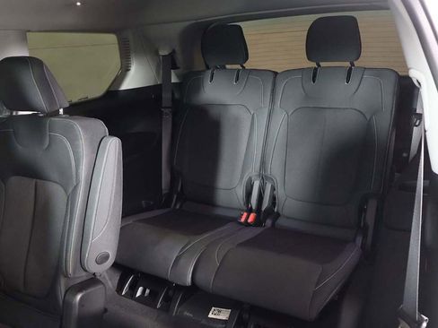 Used 2023 Jeep Grand Cherokee L Laredo image 33