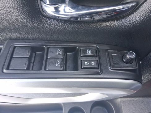 Used 2018 Nissan Titan PRO-4X w/ Pro-4x Utility Package image 18