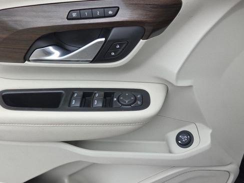 Used 2019 GMC Terrain Denali w/ Advanced Safety Package image 11