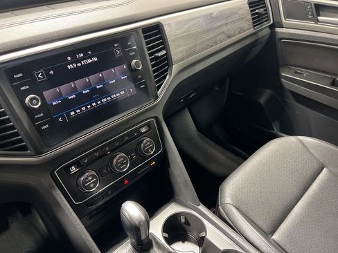 Used 2020 Volkswagen Atlas Cross Sport SE FWD image 18