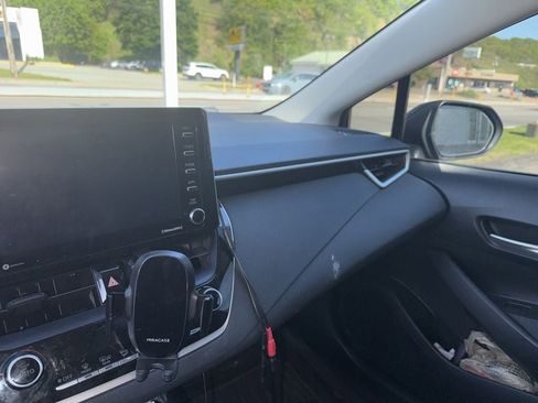 Used 2021 Toyota Corolla LE w/ Carpet Mat Package (TMS) FWD image 5