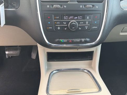 Used 2019 Dodge Grand Caravan SXT w/ Driver Convenience Group FWD image 95