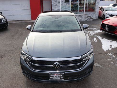 Used 2024 Volkswagen Jetta SE image 9