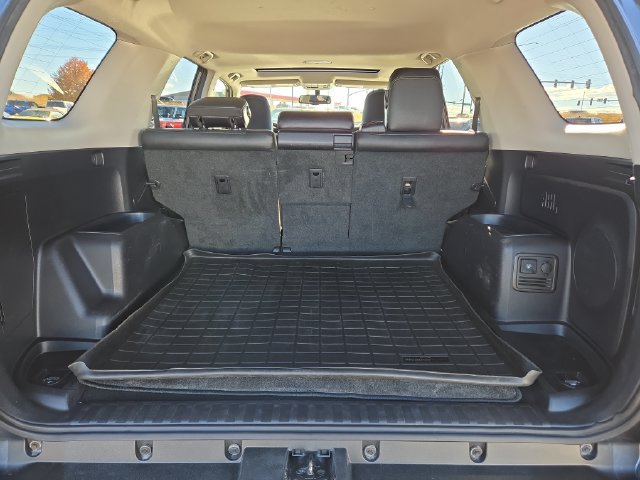Used 2016 Toyota 4Runner Limited AWD/4WD image 32