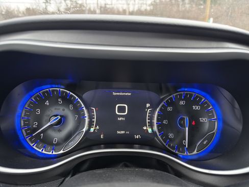 Used 2024 Chrysler Pacifica Touring-L image 17