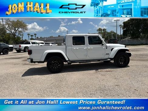 Used 2022 Jeep Gladiator Overland AWD/4WD image 11