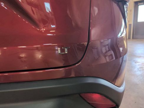 Used 2025 Chevrolet Trax LT w/ LT Convenience Package image 32