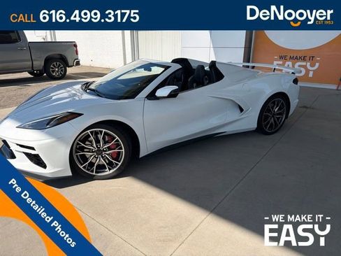 Used 2025 Chevrolet Corvette Stingray Premium Conv w/ Z51 Performance Package RWD image 16