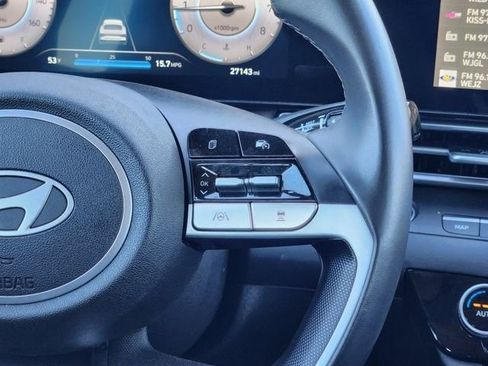 Used 2025 Hyundai Elantra Limited image 29