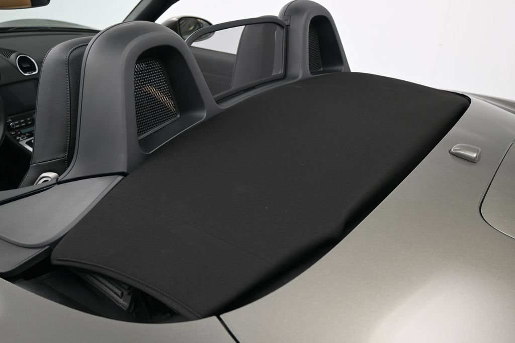 Used 2021 Porsche 718 Boxster RWD image 26