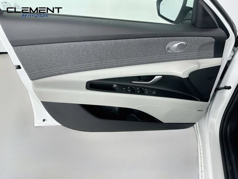 New 2026 Hyundai Elantra Limited FWD image 25
