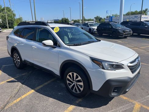 Used 2022 Subaru Outback Premium image 3