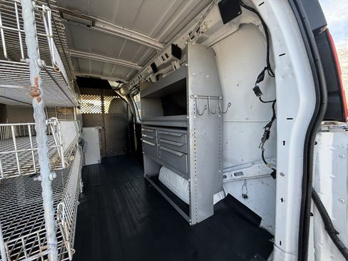 Used 2011 Chevrolet Express 2500 image 11