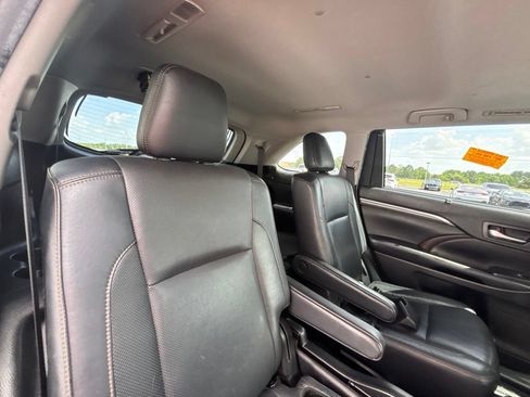 Used 2019 Toyota Highlander Limited FWD image 27