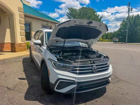 Used 2022 Volkswagen Tiguan SE FWD image 21