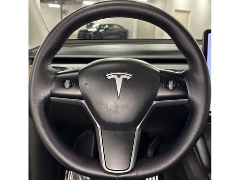 Used 2021 Tesla Model Y Long Range image 25