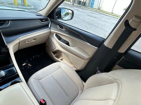 Used 2022 Jeep Grand Cherokee L Limited RWD image 11