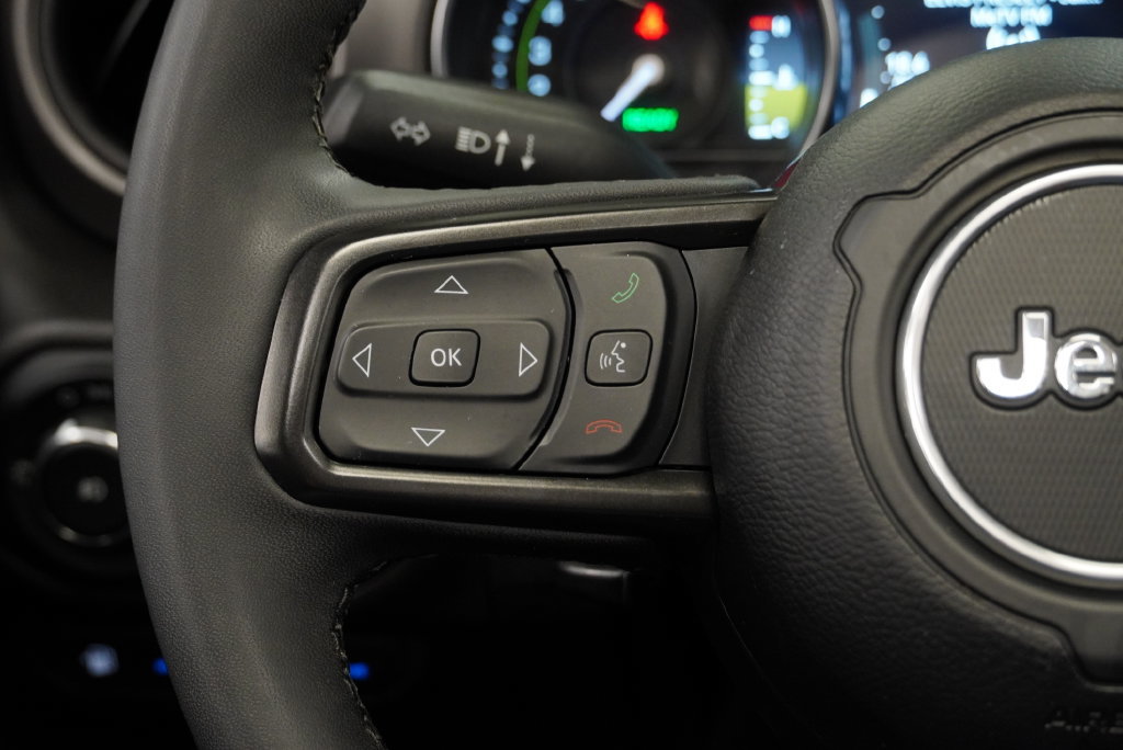 Used 2023 Jeep Wrangler Unlimited w/ Sun & Screen Package AWD/4WD image 29