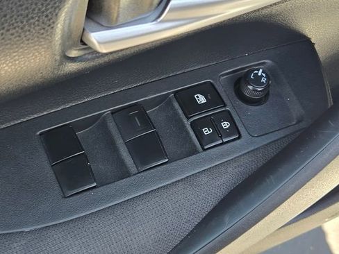 Used 2021 Toyota Corolla LE image 16