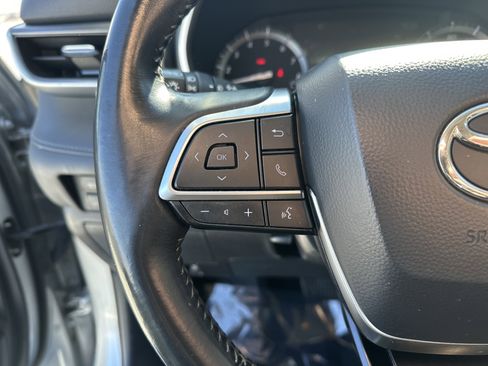 Certified 2021 Toyota Highlander XLE image 19