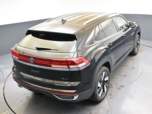 Used 2025 Volkswagen Atlas Cross Sport SE image 40