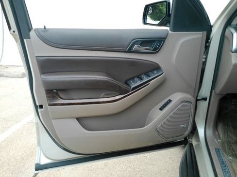 Used 2016 Chevrolet Suburban LT RWD image 15