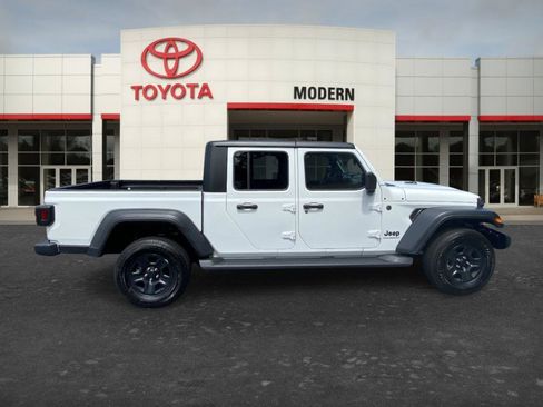 Used 2024 Jeep Gladiator Sport AWD/4WD image 4