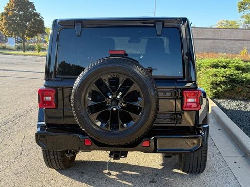 Used 2022 Jeep Wrangler Unlimited Sahara image 4